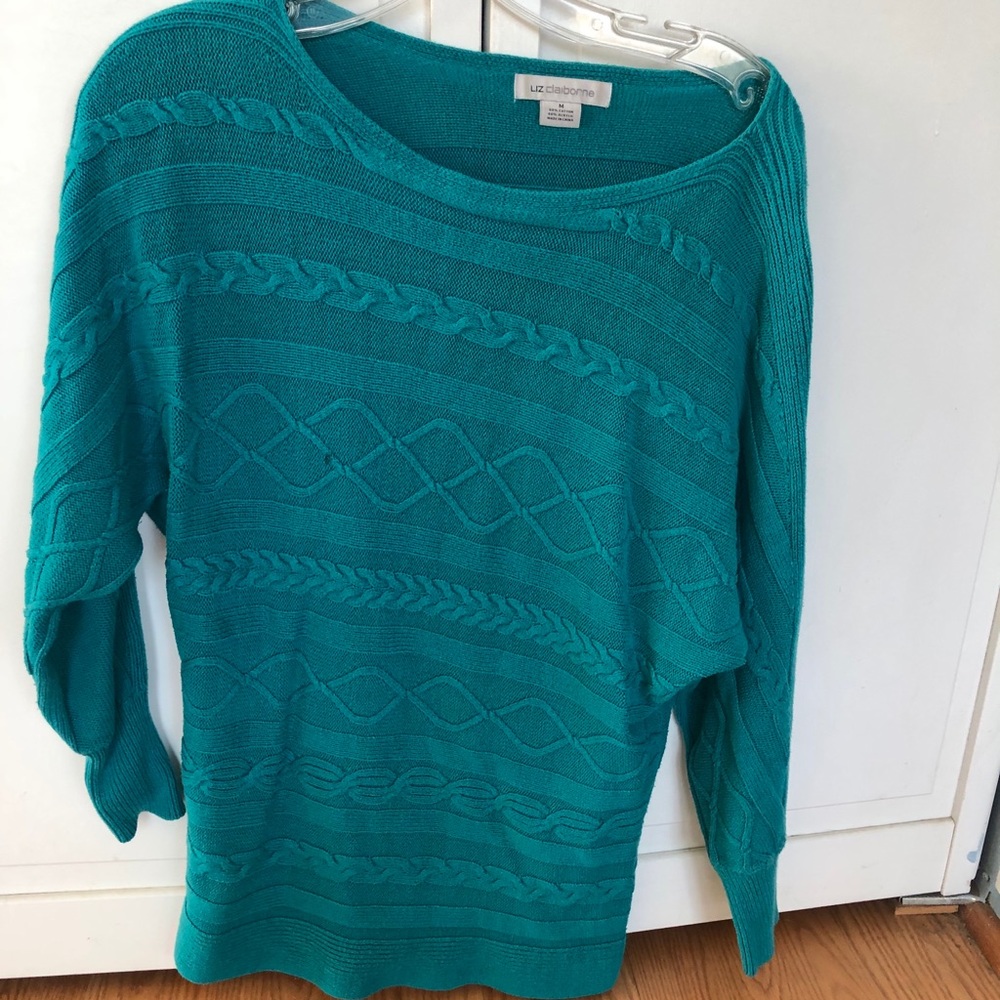 Beautiful green tunic sweater.